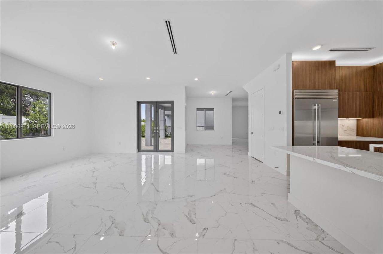 19638 NE 14th Ave , Unit 19638, Miami, FL 33179 Photo