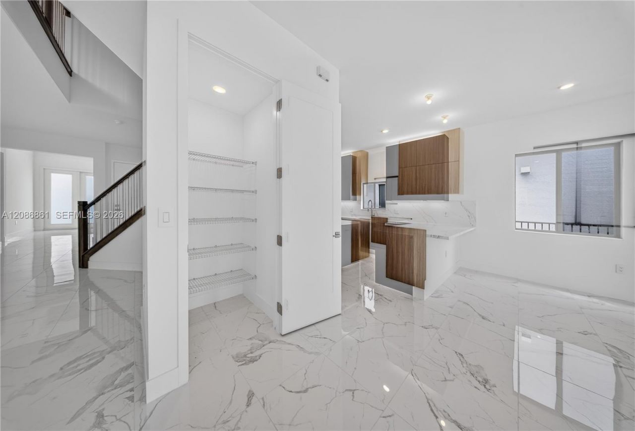 19638 NE 14th Ave , Unit 19638, Miami, FL 33179 Photo