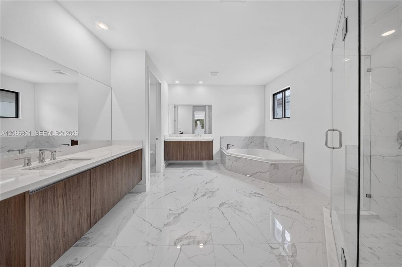 19638 NE 14th Ave , Unit 19638, Miami, FL 33179 Photo