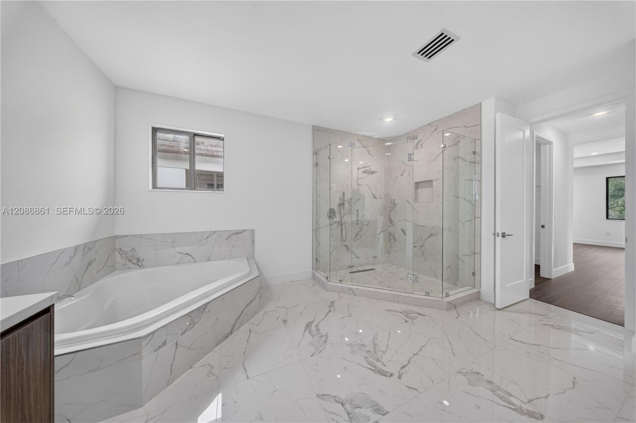 19638 NE 14th Ave , Unit 19638, Miami, FL 33179 Photo