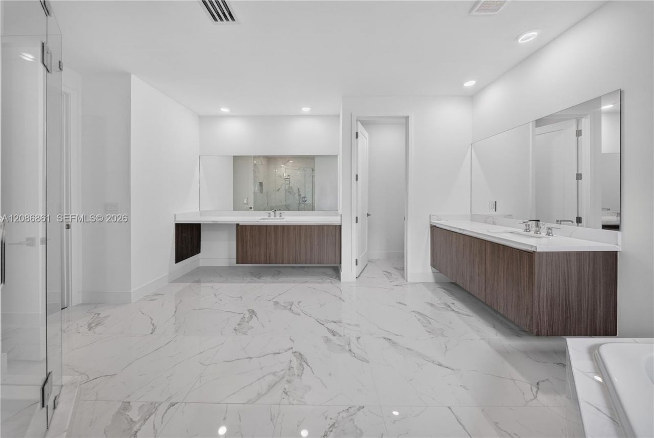 19638 NE 14th Ave , Unit 19638, Miami, FL 33179 Photo