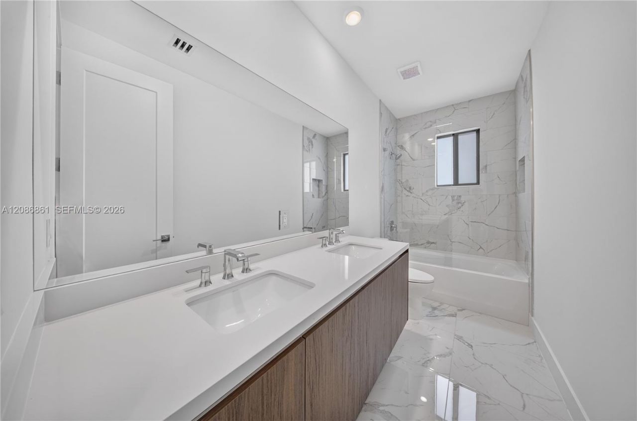 19638 NE 14th Ave , Unit 19638, Miami, FL 33179 Photo