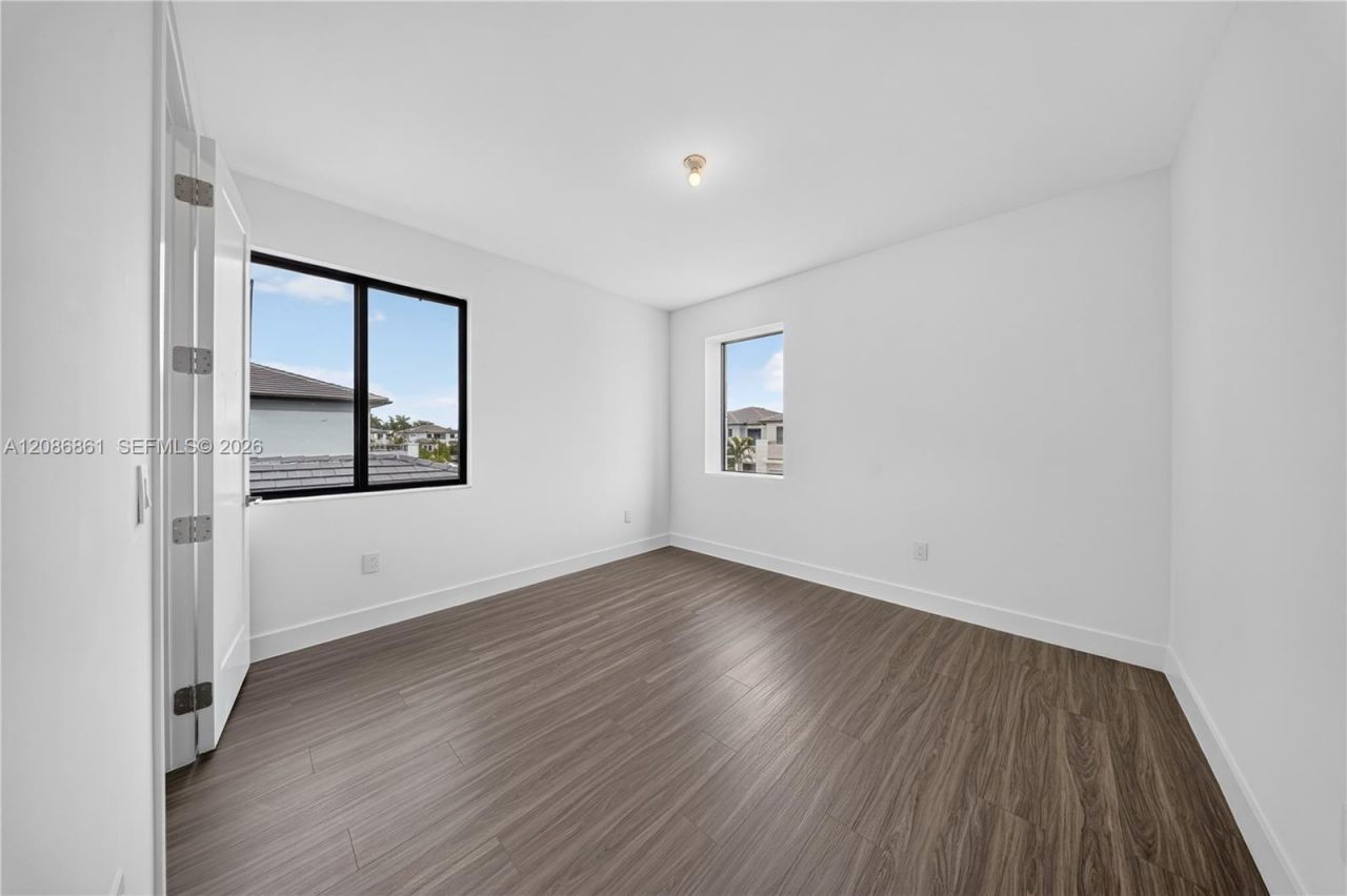 19638 NE 14th Ave , Unit 19638, Miami, FL 33179 Photo