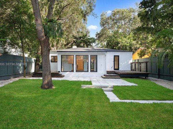 3794 Irvington Ave , Miami, FL 33133