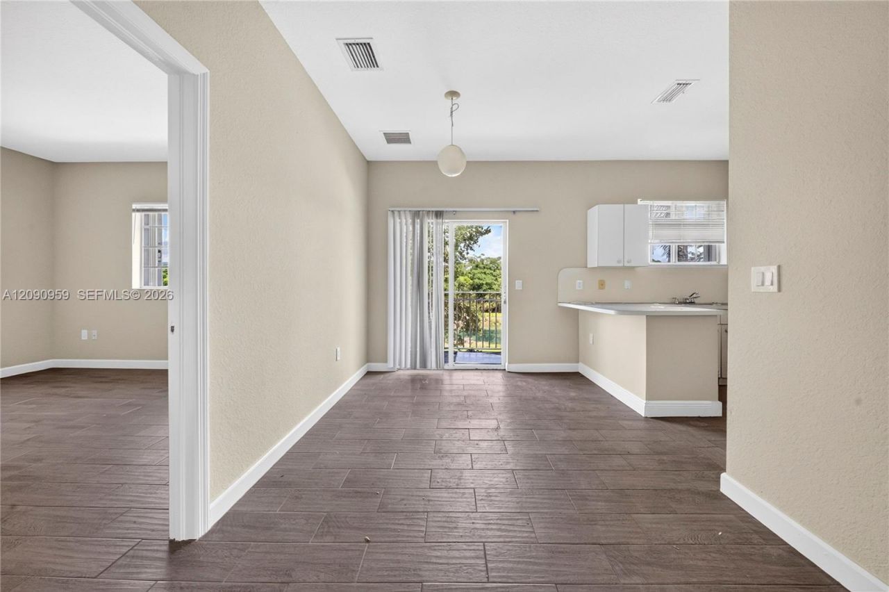 2665 NE 4th St , Unit 204, Homestead, FL 33033 Photo