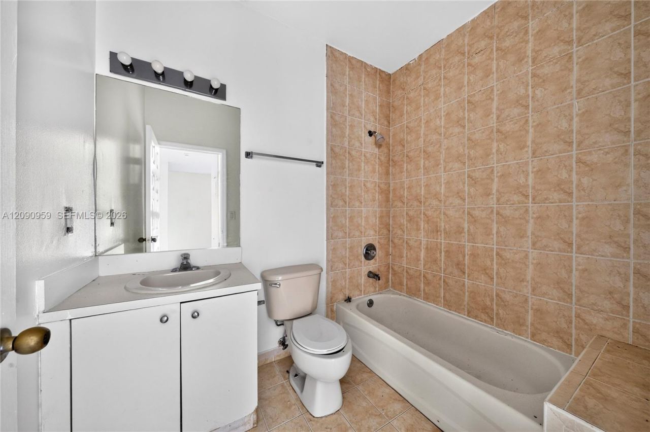 2665 NE 4th St , Unit 204, Homestead, FL 33033 Photo