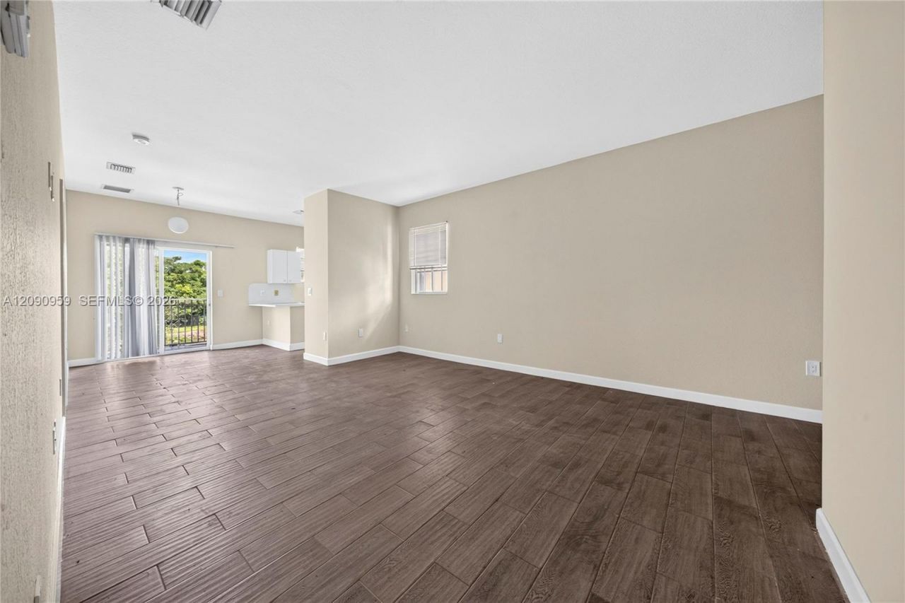 2665 NE 4th St , Unit 204, Homestead, FL 33033 Photo