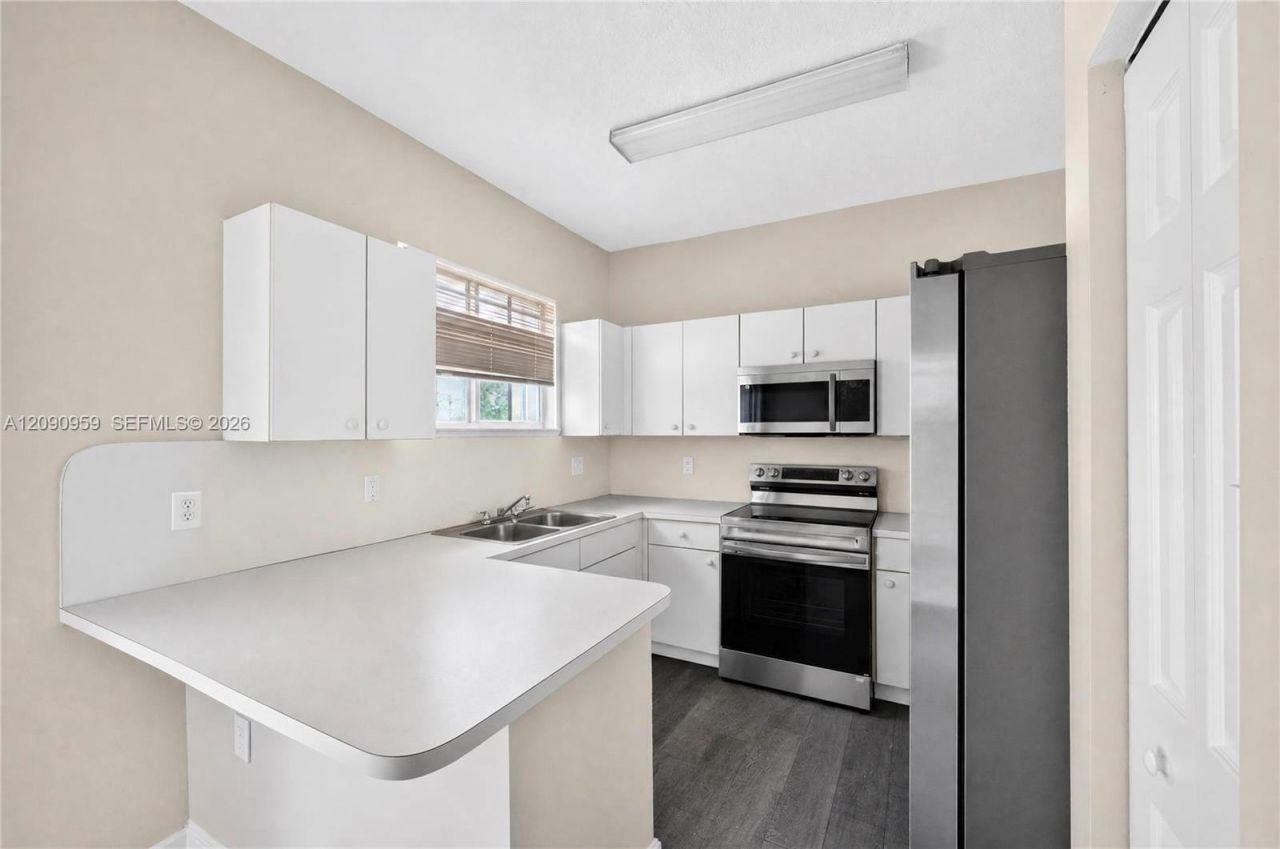 2665 NE 4th St , Unit 204, Homestead, FL 33033 Photo