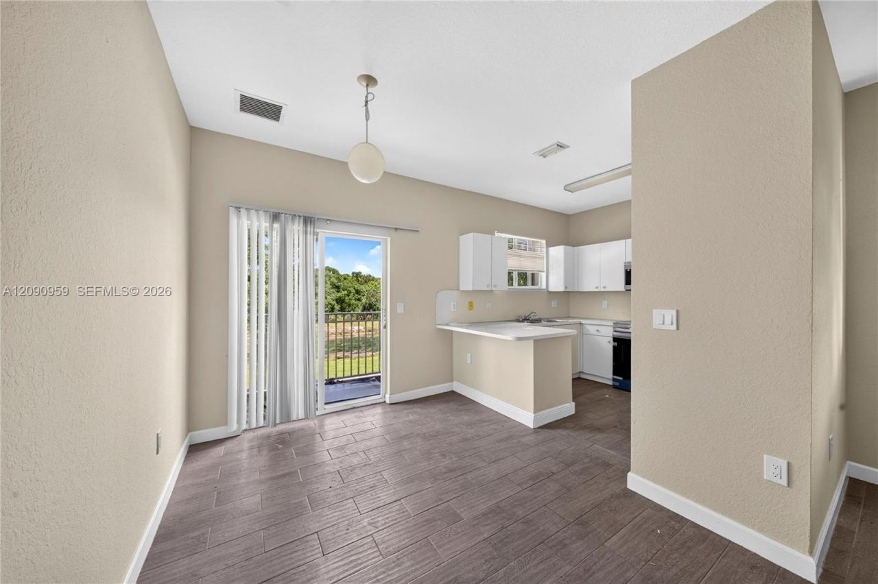 2665 NE 4th St , Unit 204, Homestead, FL 33033 Photo