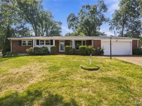 530 Mid Meadows Lane, Kirkwood, MO 63122