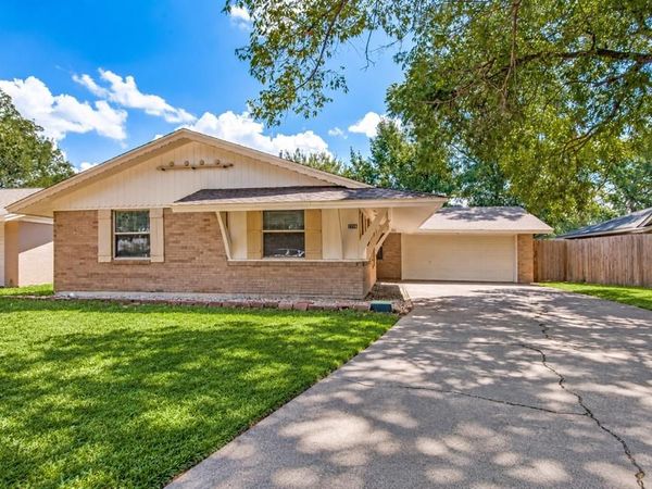 2218 Royal Oaks Drive , Irving, TX 75060