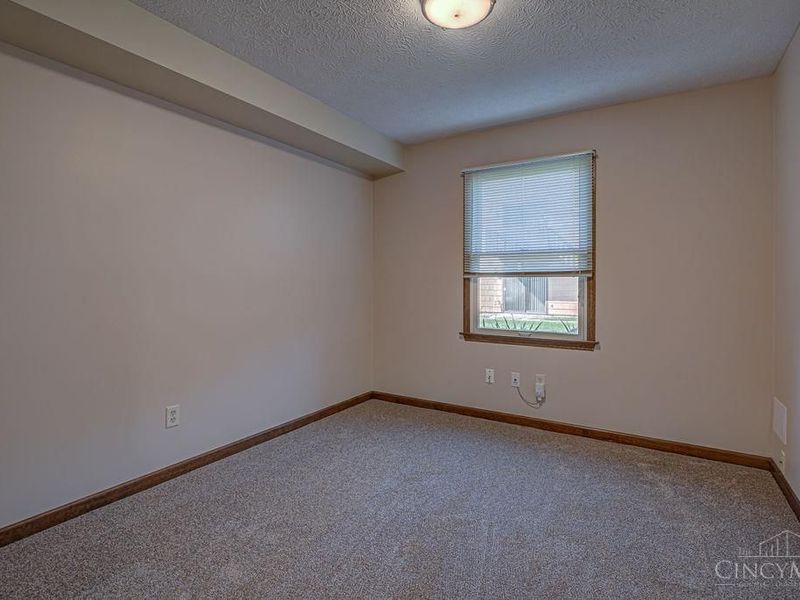 650 Leo Drive, Hamilton, OH 45013 Photo 12