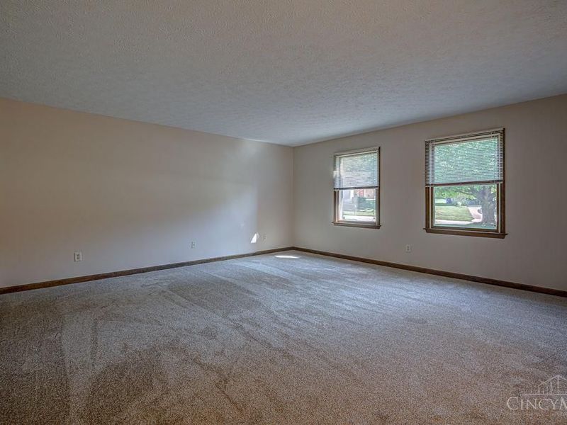 650 Leo Drive, Hamilton, OH 45013 Photo 2