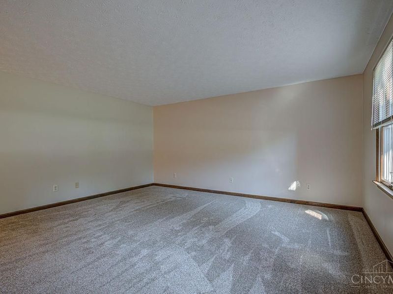 650 Leo Drive, Hamilton, OH 45013 Photo 3