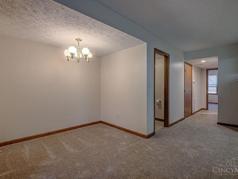 650 Leo Drive, Hamilton, OH 45013 Photo 6