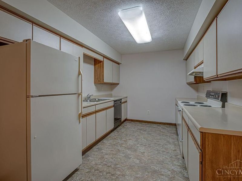 650 Leo Drive, Hamilton, OH 45013 Photo 7