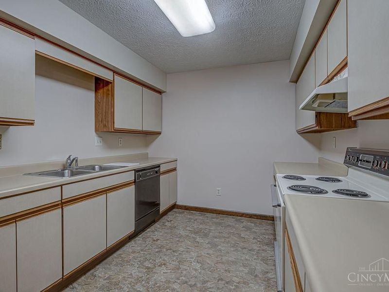 650 Leo Drive, Hamilton, OH 45013 Photo 8