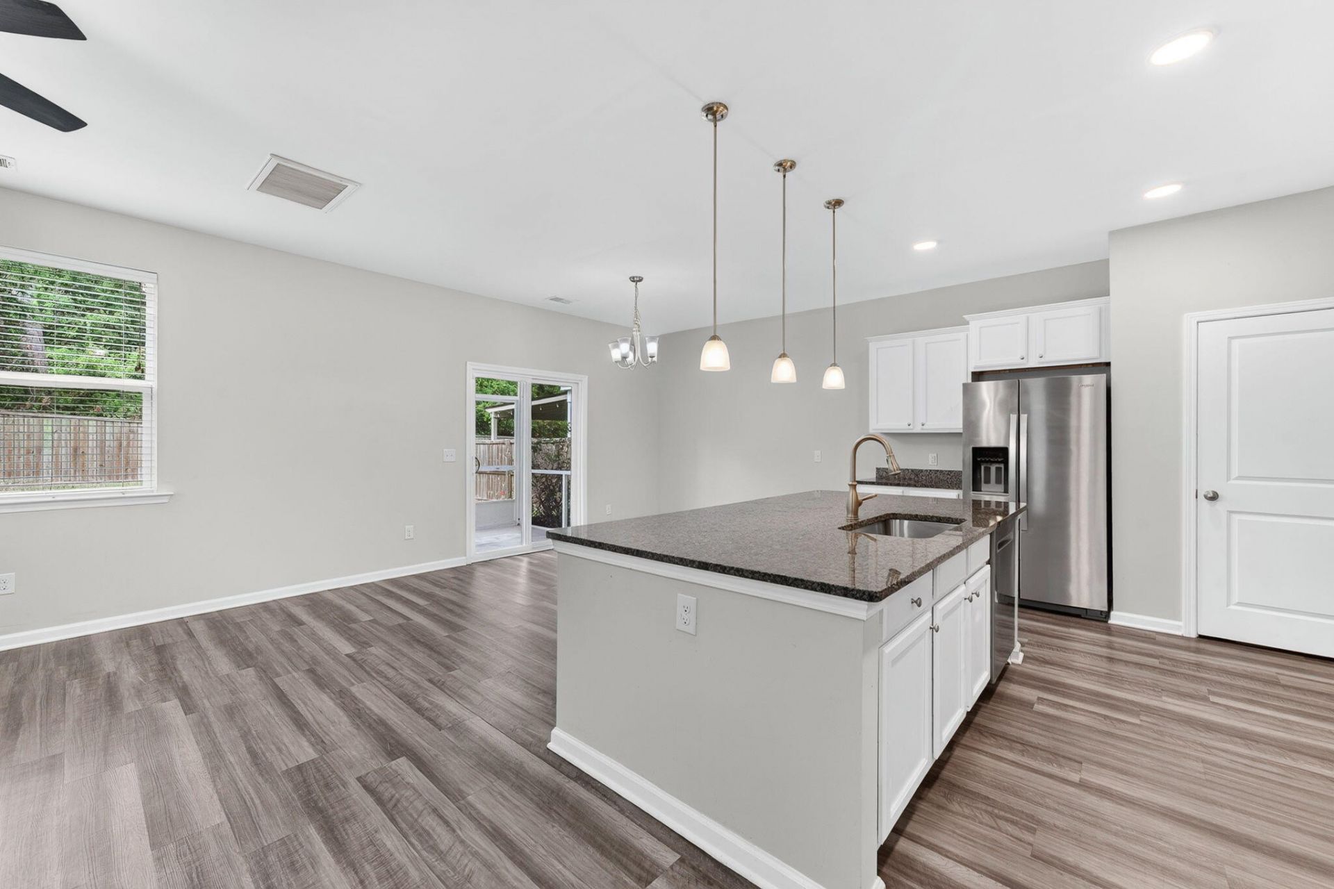 9674 Roseberry Street Photo 11