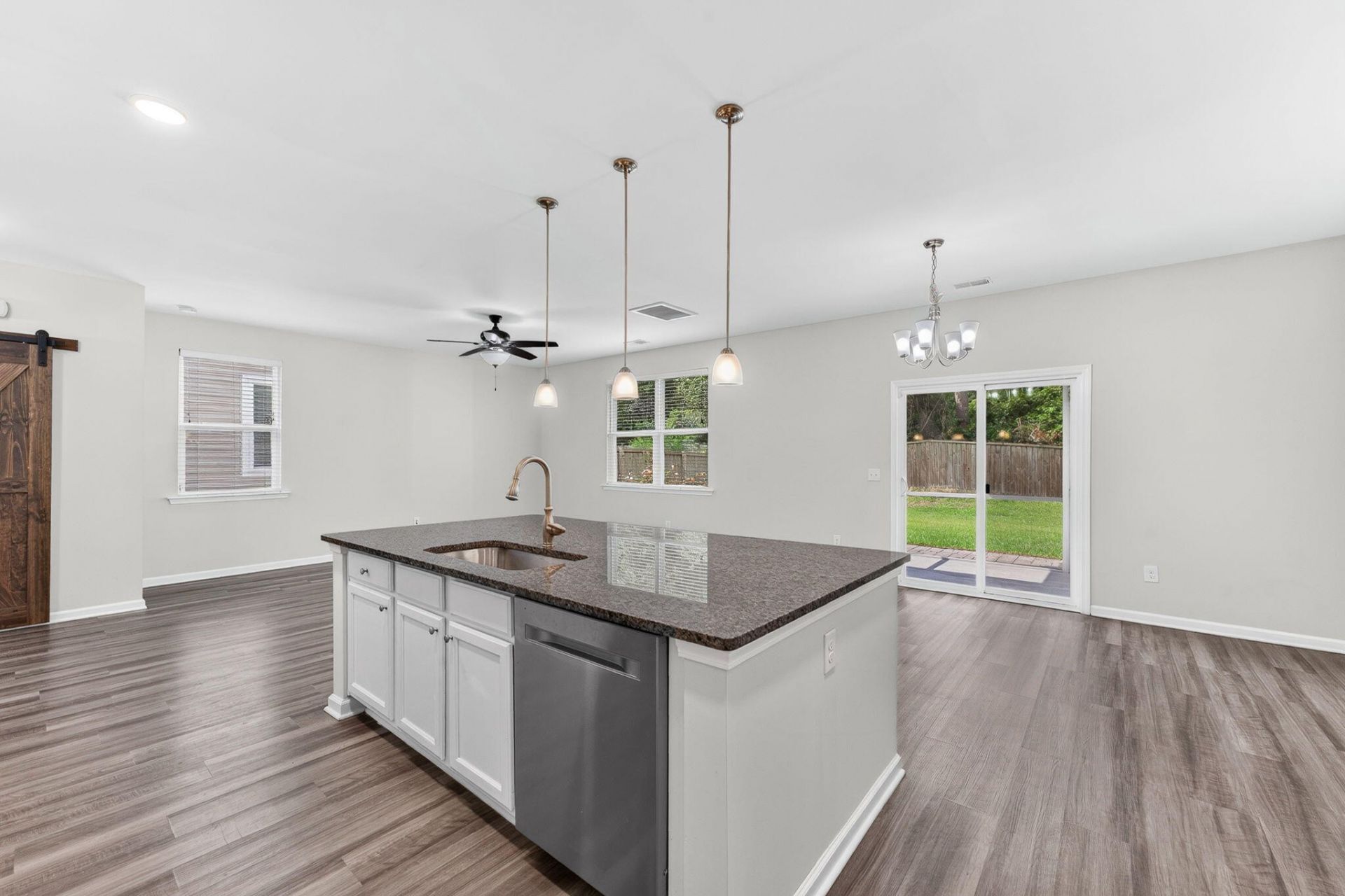 9674 Roseberry Street Photo 13