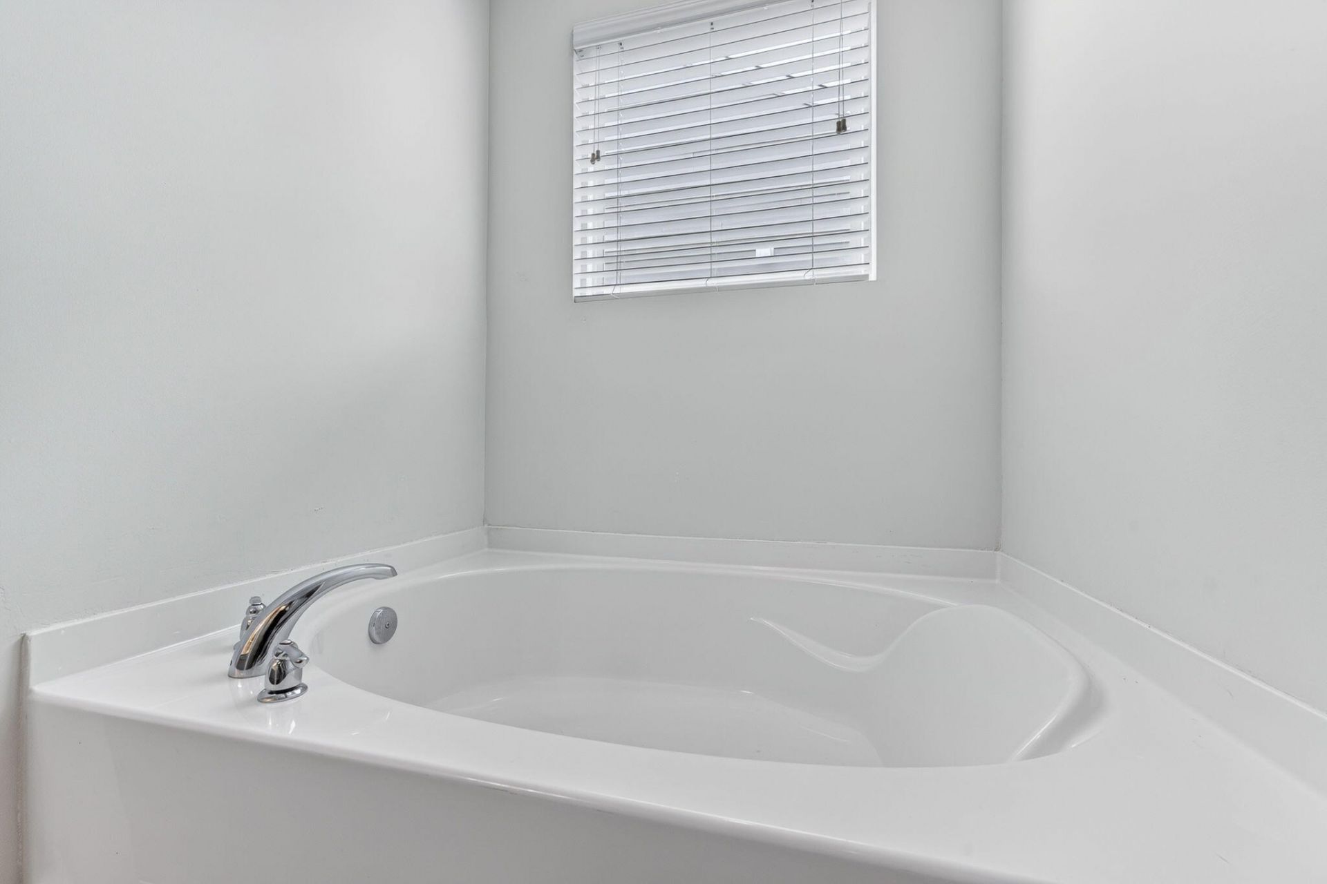 9674 Roseberry Street Photo 24
