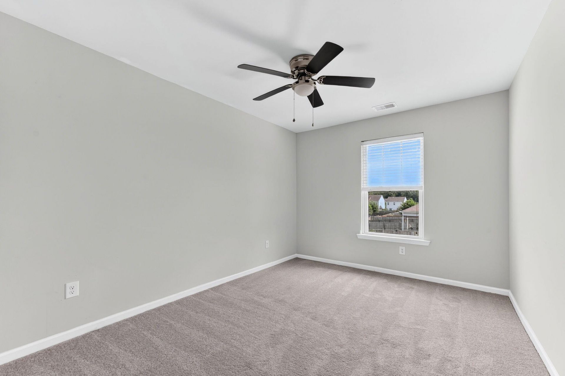 9674 Roseberry Street Photo 27