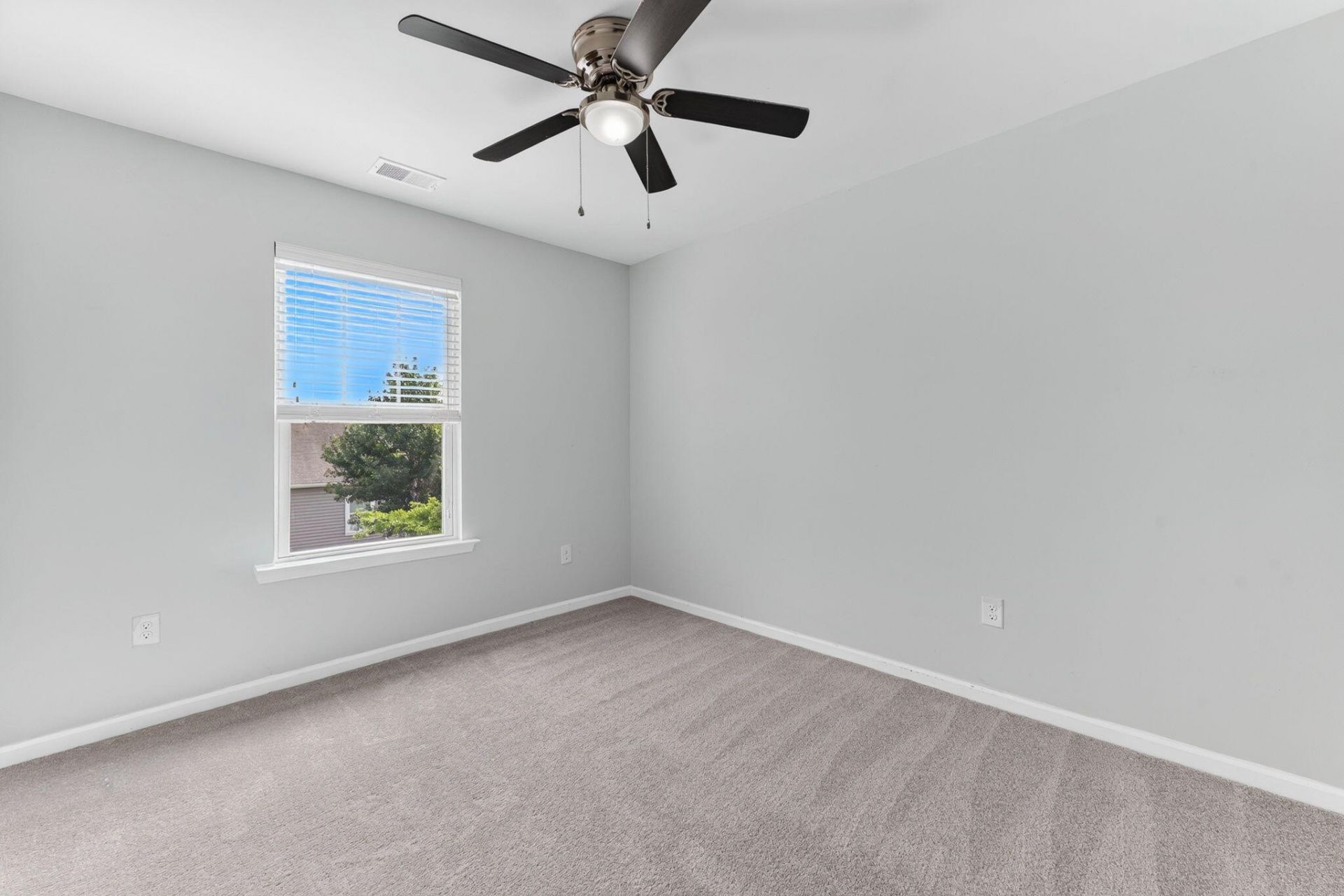 9674 Roseberry Street Photo 29