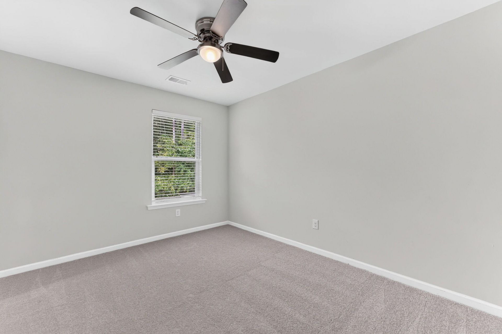 9674 Roseberry Street Photo 32
