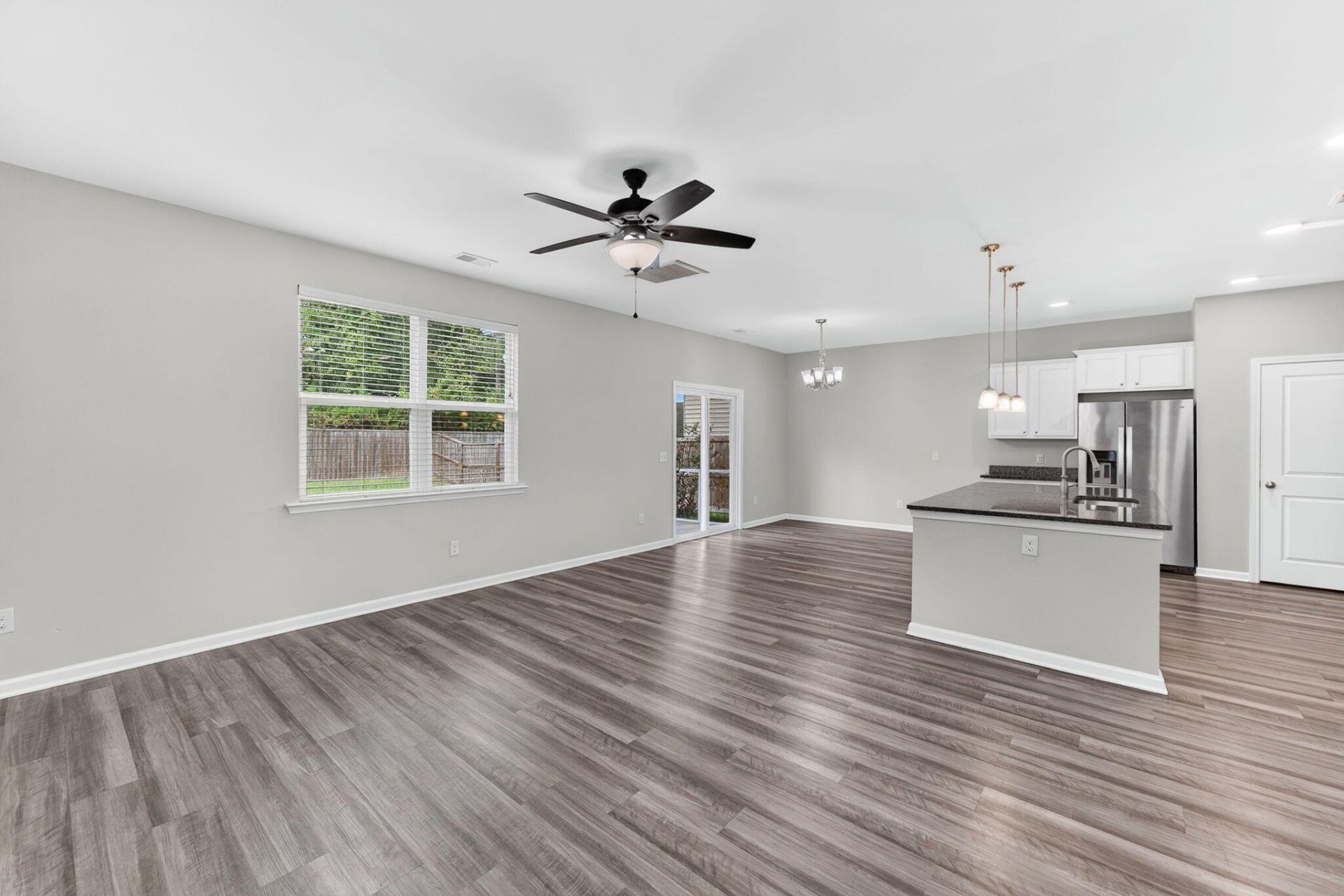 9674 Roseberry Street Photo 6