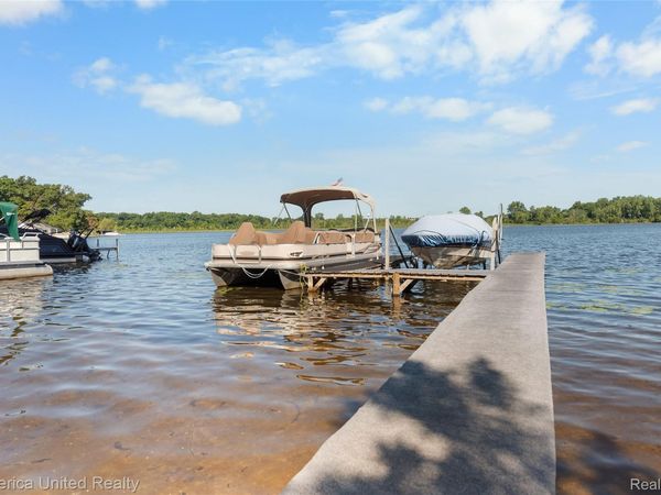 1491 Division Drive , Hartland Township, Mi 48353