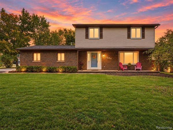 1225 Meadowood Drive, Waterford Township, Mi 48327