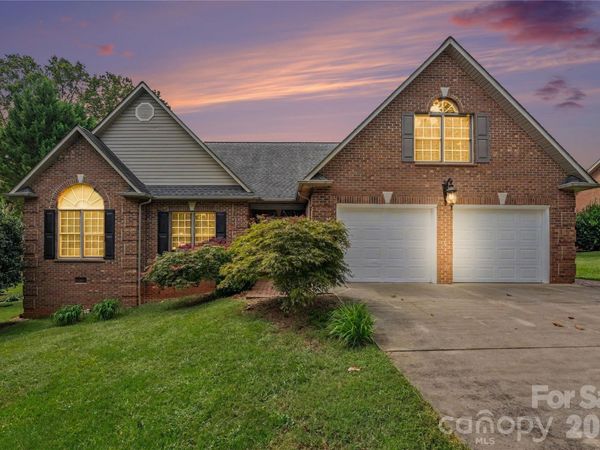 1085 Merrywood Drive , Newton, NC 28658