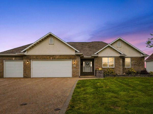 152 Eagle Ridge Dr. , Waverly, IA 50677