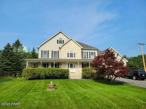 110 Overlook Lane , Lords Valley, PA 18428