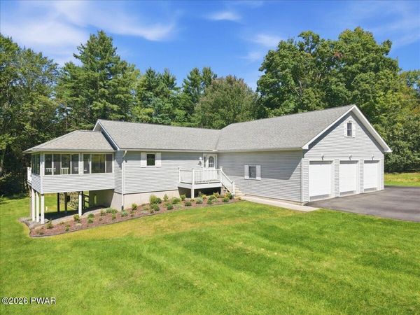 64 Applewood Drive , Hawley, PA 18428