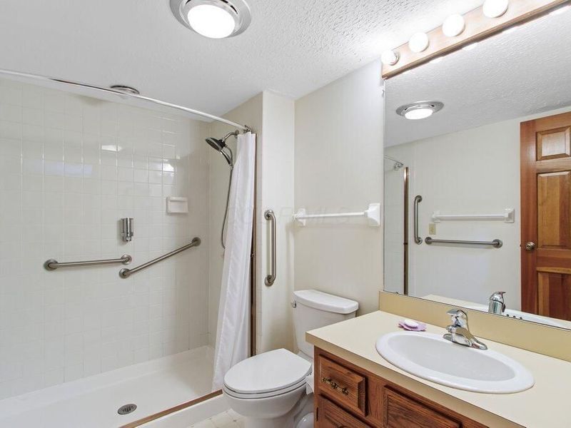 4766 Dierker Road, Unit 8, Upper Arlington, OH 43220 Photo 24