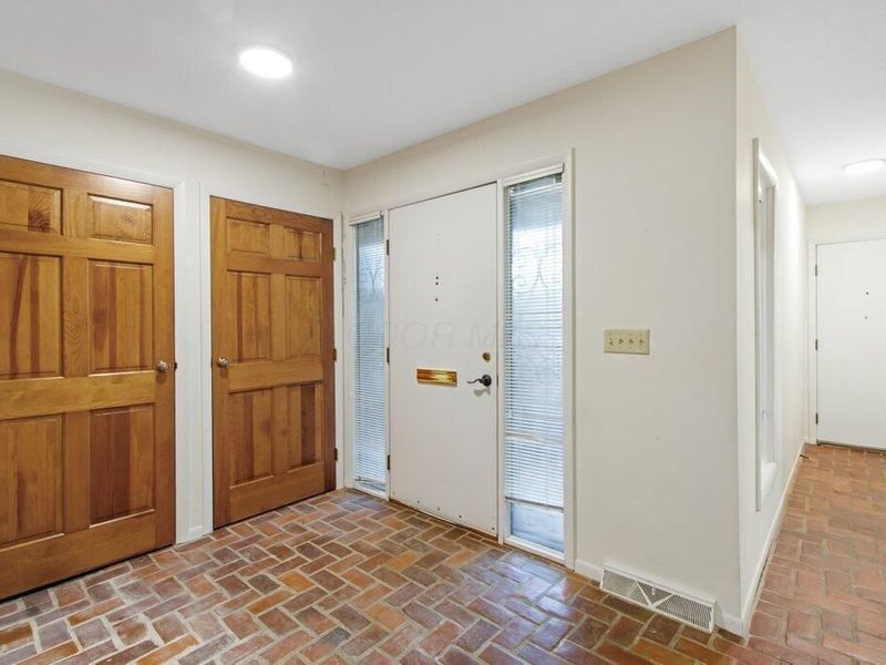 4766 Dierker Road, Unit 8, Upper Arlington, OH 43220 Photo 7
