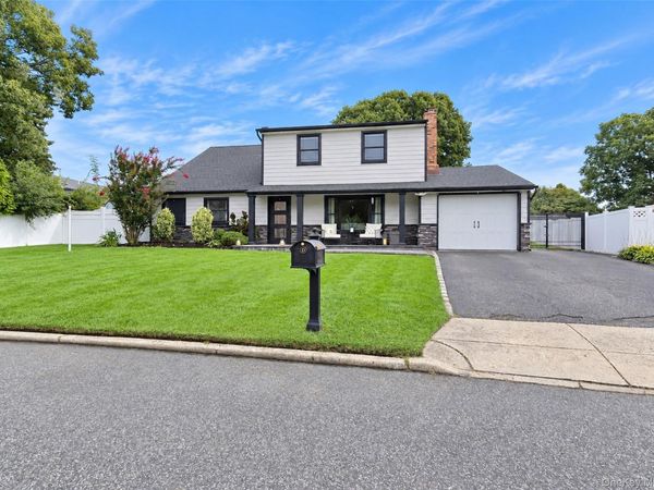 188 Glen Summer Road, Holbrook, NY 11741