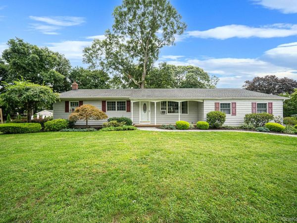 24 Spruce Street , Smithtown, NY 11787