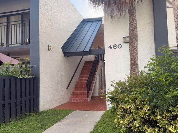 460 W Park Dr , Unit 202, Miami, FL 33172