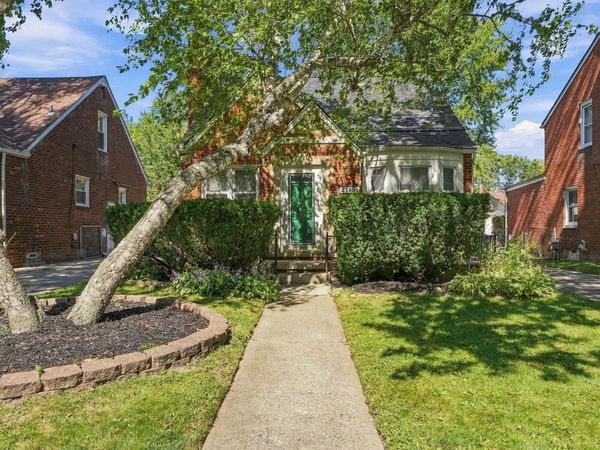 21911 Lochmoor Drive, Harper Woods, MI 48225