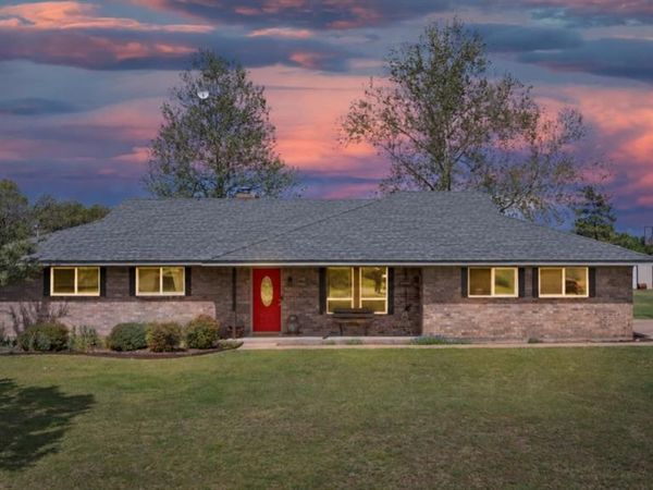 106 Vineyard Street , Weatherford, TX 76087