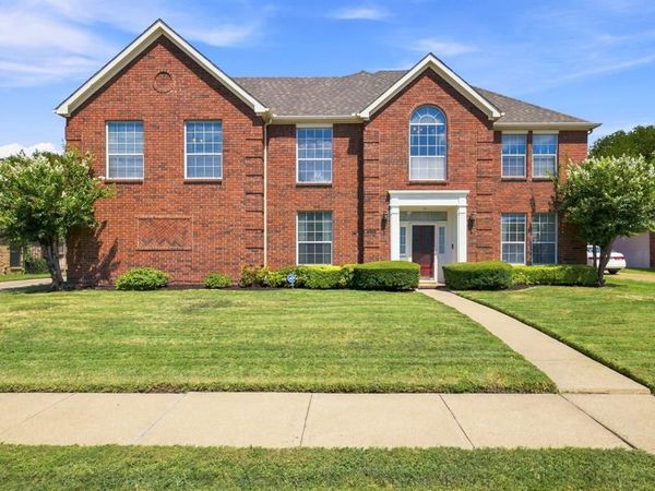 534 Winston Street, Grand Prairie, TX 75052