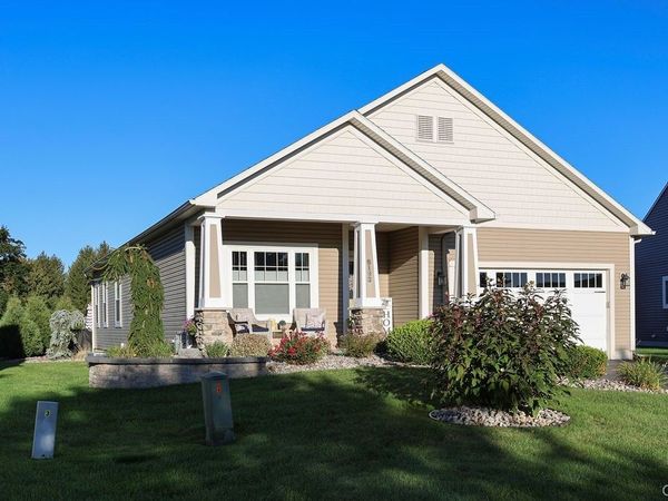 8193 Fenimore Court , Liverpool, NY 13090