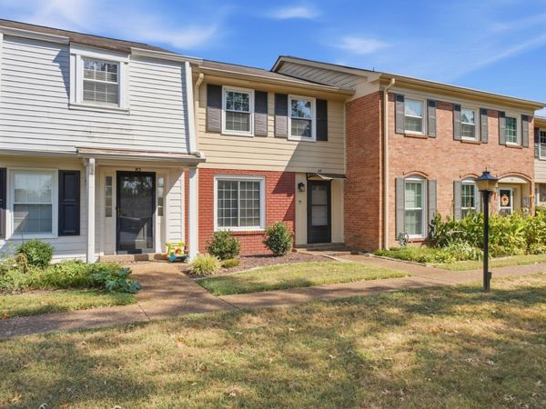 8207 Sawyer Brown Rd, Unit M4, Nashville, TN 37221