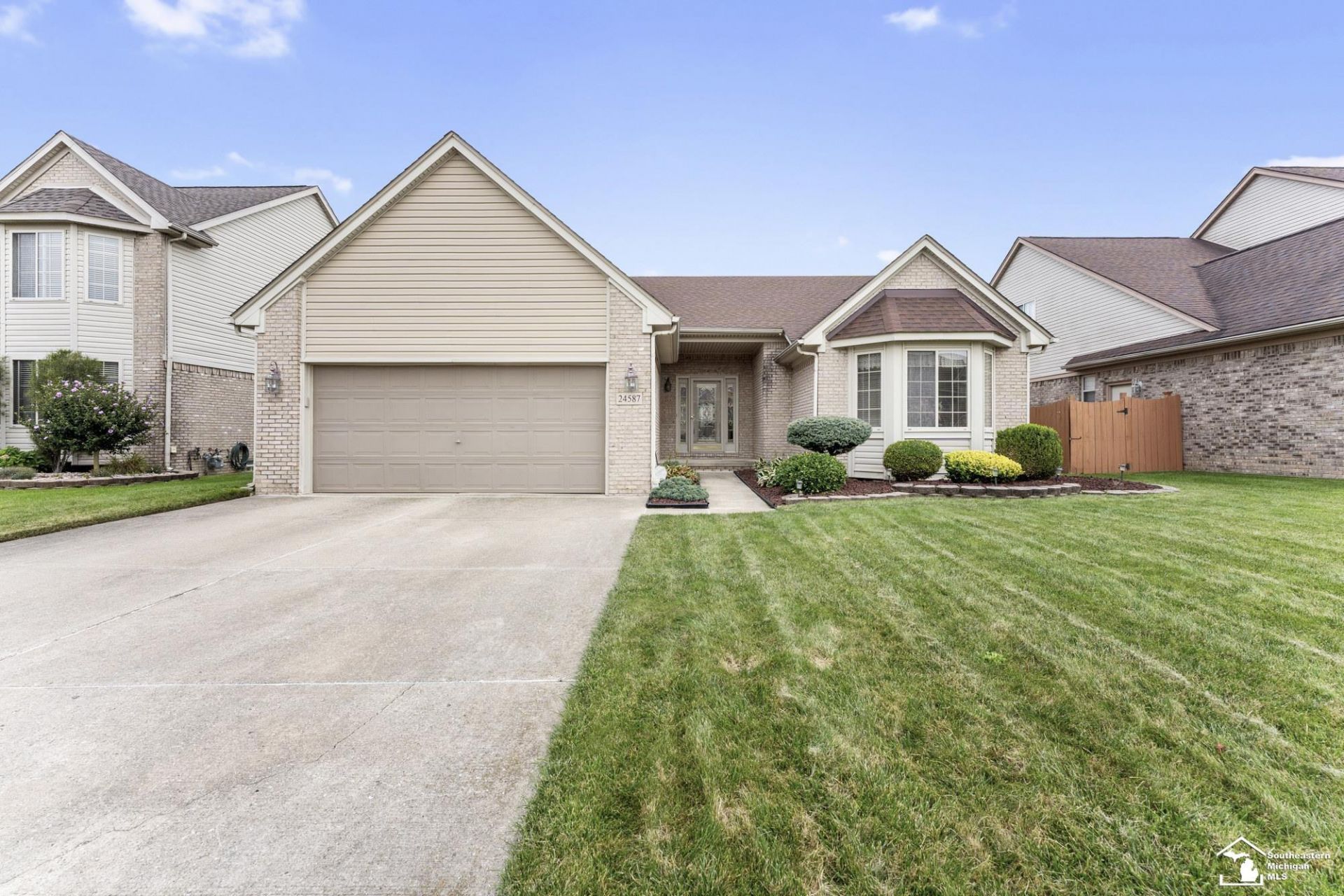 24587 Brentwood Drive, Brownstown, MI 48183 Main Photo