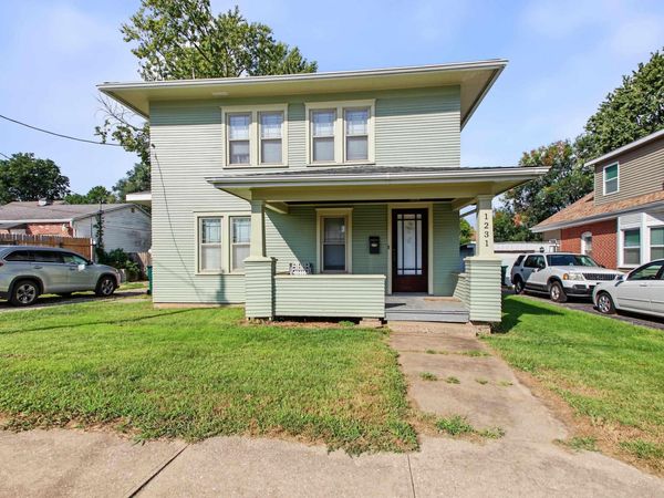 1231 N 12TH Street, Quincy, IL 62301