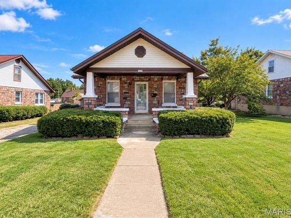 208 S Long Street , Farmington, MO 63640