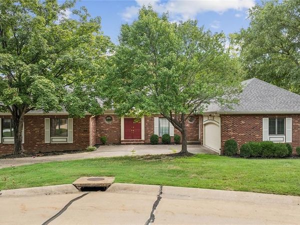 13260 Tall Pine Court, Town and Country, MO 63017