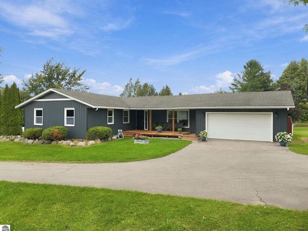 11311 46 Road E, Cadillac, MI 49601