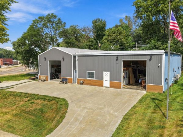850 Columbia Street, Burlington, IA 52601